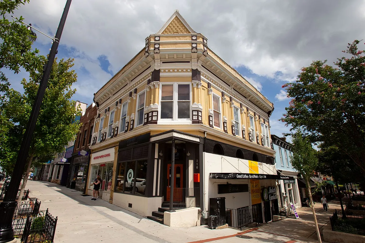 Building Photo - 174 College Ave #D