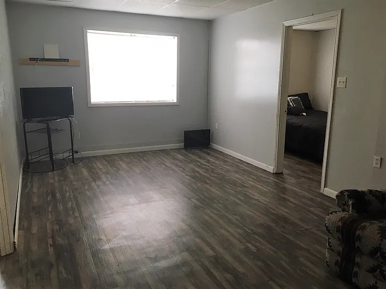 209 S Irwin St #4 — Photo 3