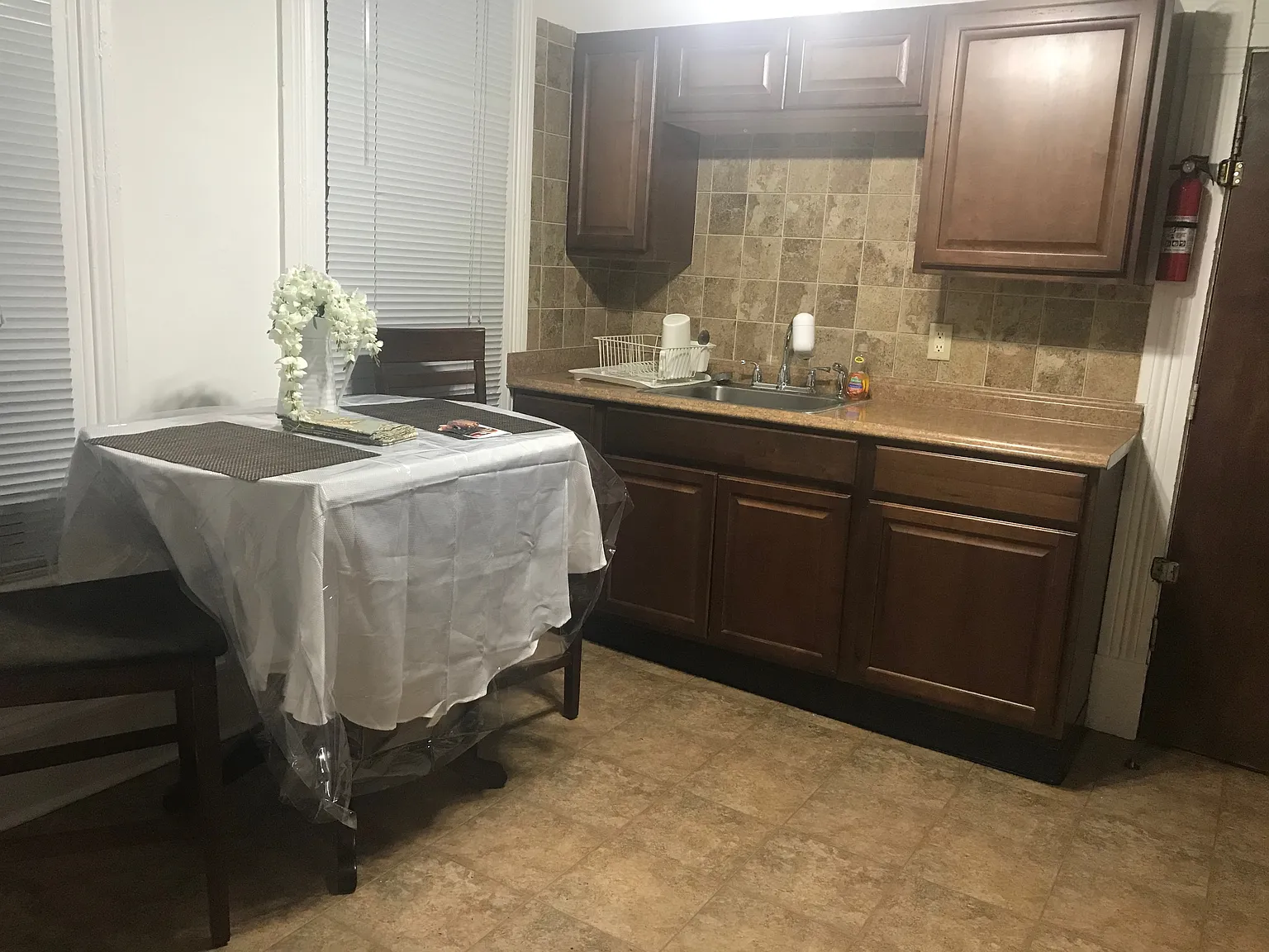 1 bed, 700 sqft, $1,100 — Photo 2