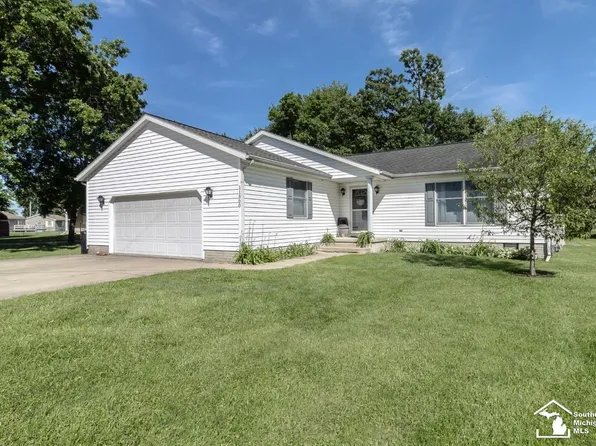 11300 Locust St, Luna Pier, MI 48157