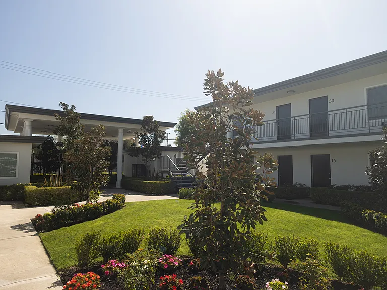 Athenian Apartments — Photo 9