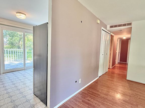4th image of 2183 Hemlock Dr