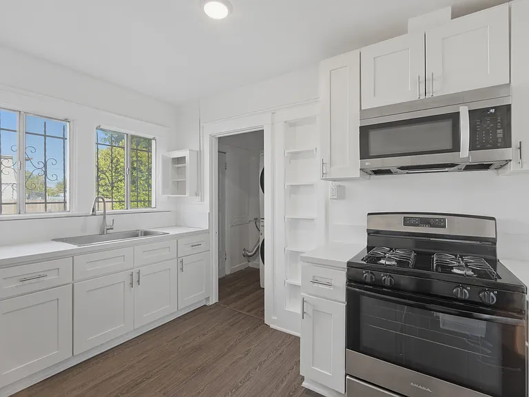 322 W 79th St — Photo 18