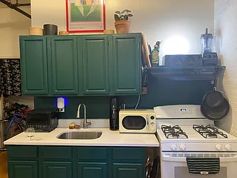 Rented by R New York