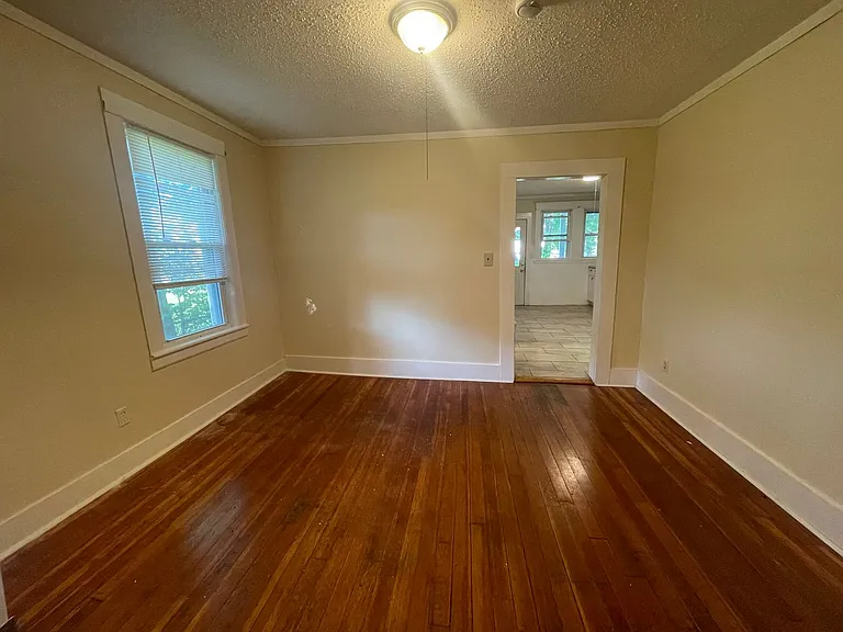 111 Benedict Rd — Photo 6
