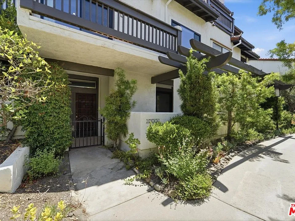 1544 Michael Ln