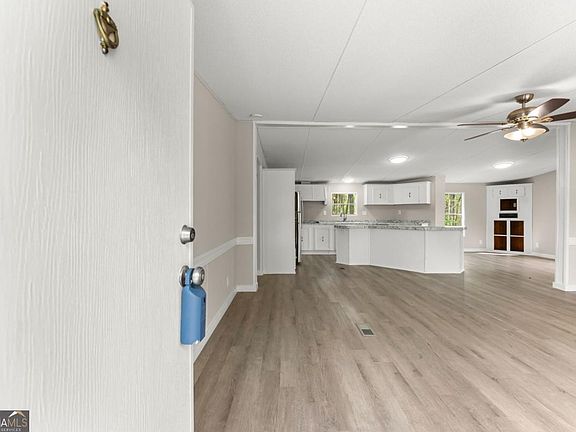 5th image of 283 Pine Ridge Pl
