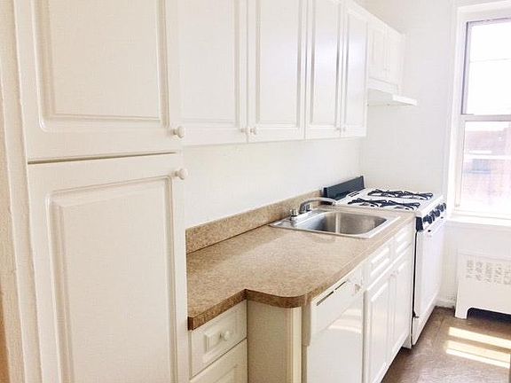 4th image of 299 Saint Marks Pl APT 301