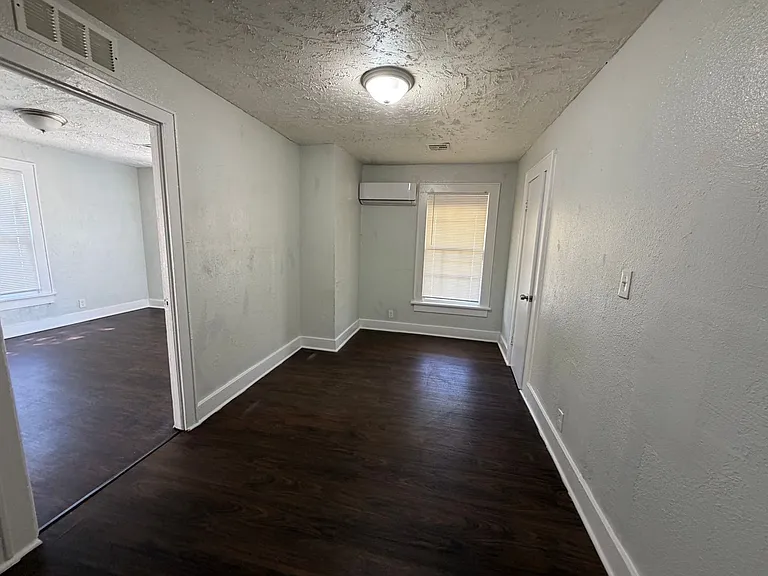 2946 NW 13th St — Photo 5
