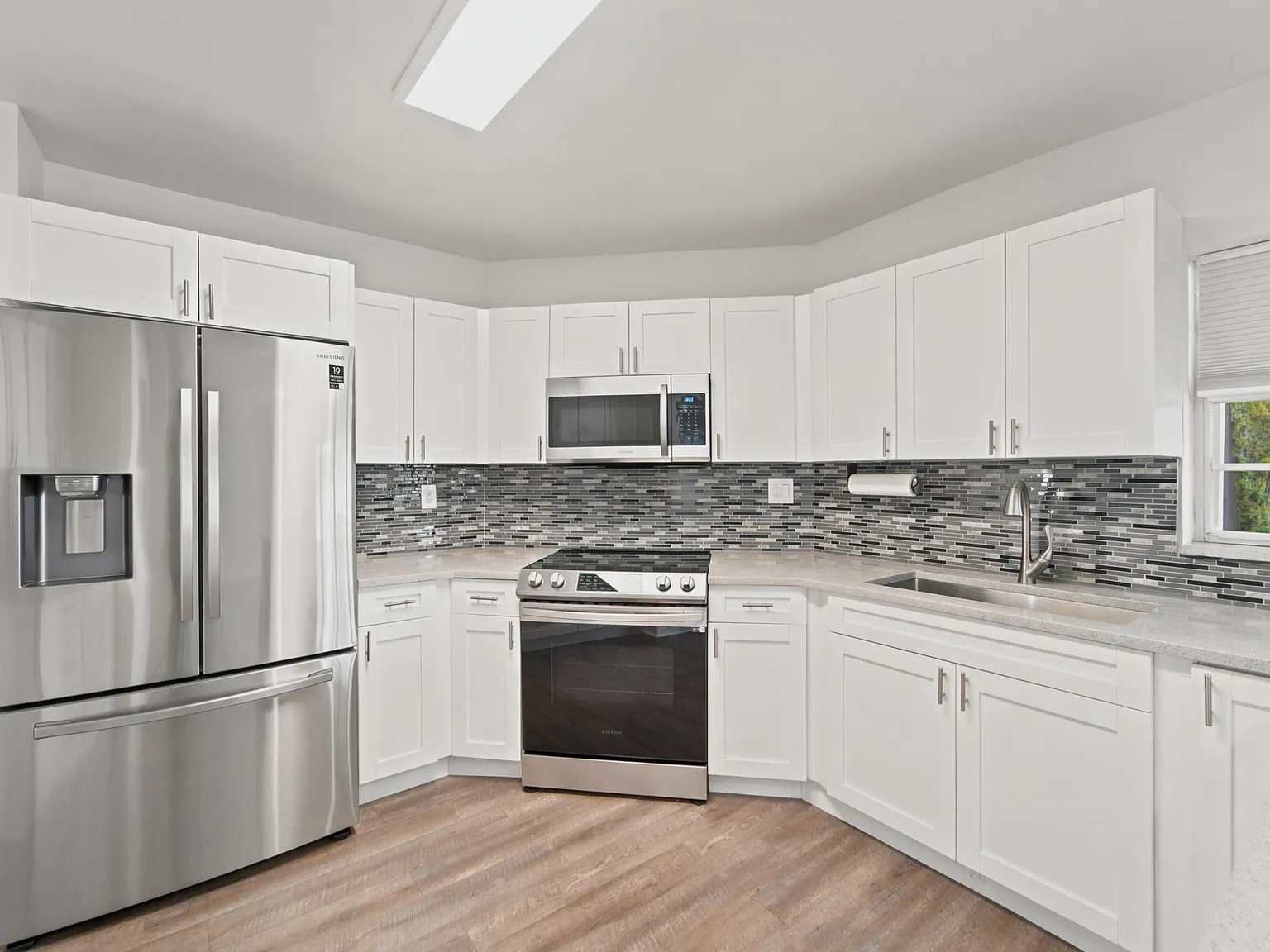 2 bed, 2.0 bath, 1080 sqft, $1,995 — Photo 3