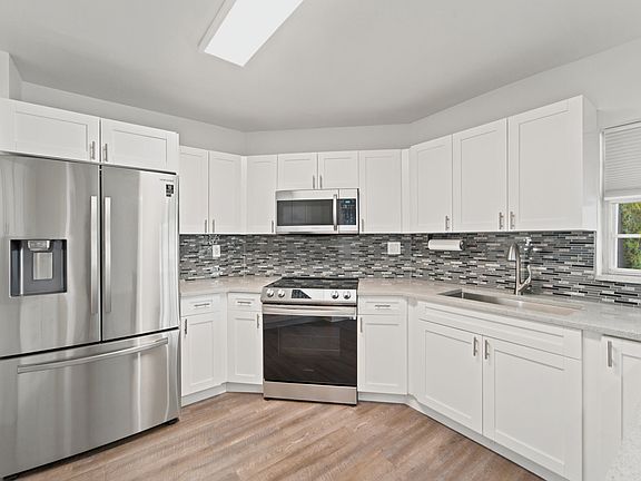 3rd image of 4 Greenway Vlg N Unit 203