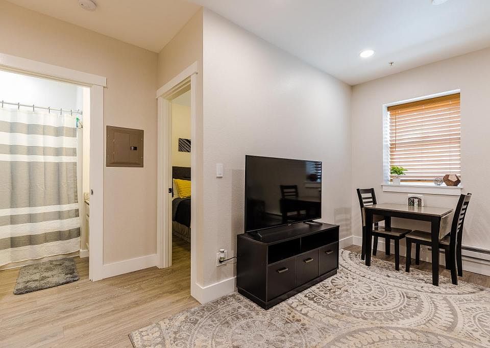 2nd image of 512 2nd Ave N APT 105