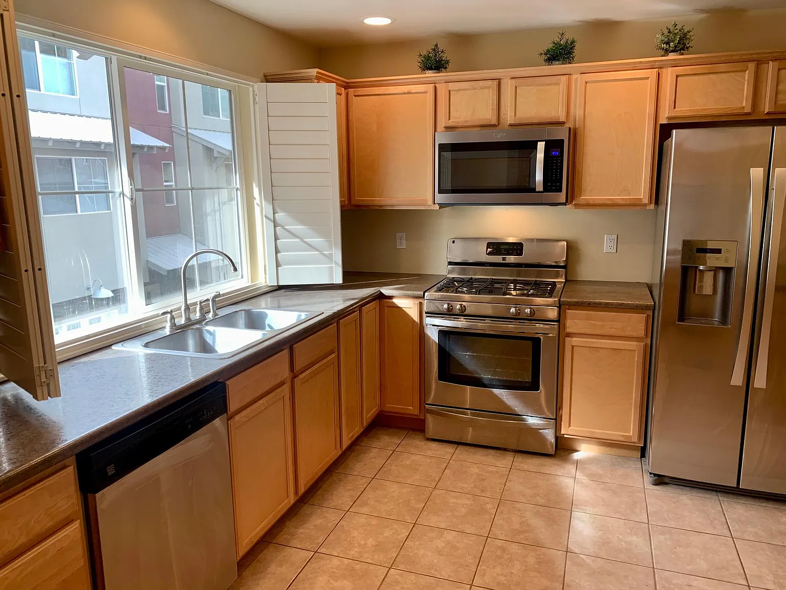 2 bed, 2.5 bath, 1300 sqft, $2,595 — Photo 1