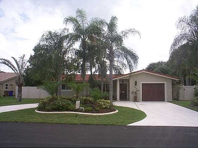 1st image of 908 SE 12th St