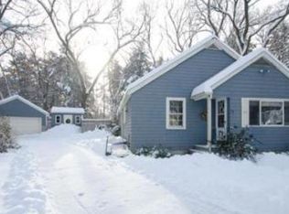 74 Hunnewell St, Wellesley, MA 02481