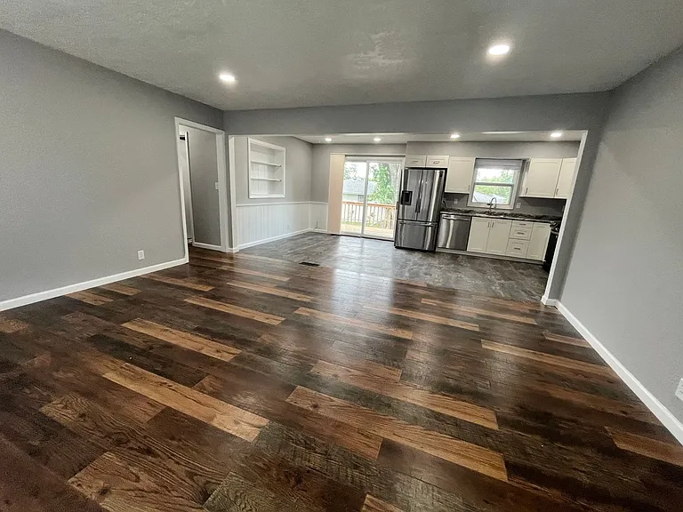 4300 S Hickory Hill Rd — Photo 3