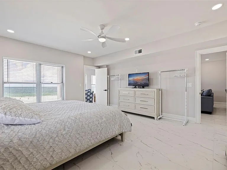 4950 Gulf Blvd #404 — Photo 31