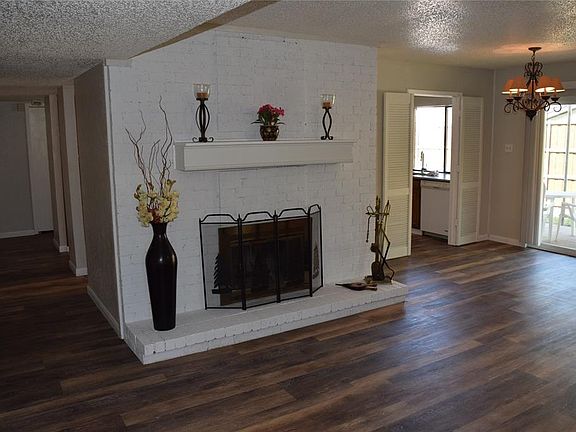 3rd image of 2713 Chancellor Dr
