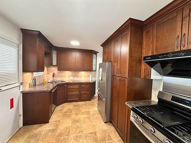 4409 Marine Dr — Photo 19