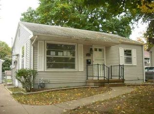 3311 C Ave NE, Cedar Rapids, IA 52402