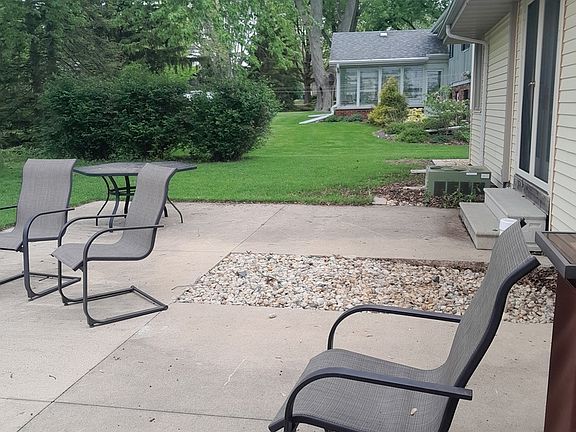 3rd image of 1503 Lakewood Dr