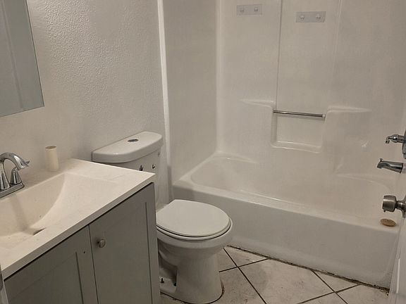 3rd image of 633 W 75th St #1/2