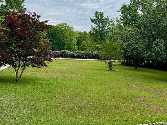 3rd image of 423 Woods Rd
