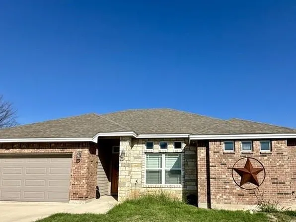 2 Briar Ct, Uvalde, TX 78801