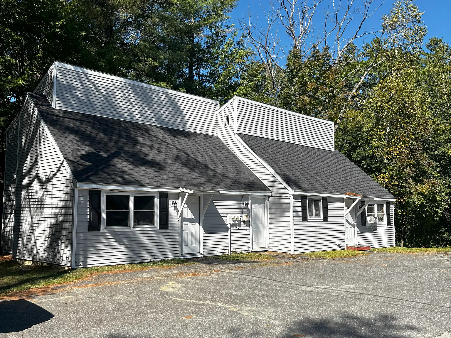 2 bed, 1.5 bath, 1040 sqft, $1,300 — Photo 2