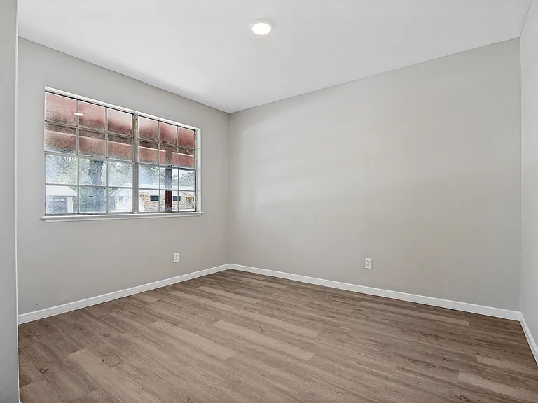 3310 Nashville Ave — Photo 17