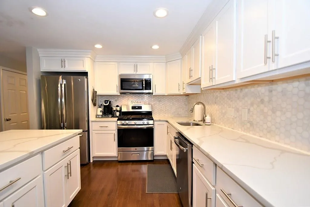 31 Ontario Dr — Photo 1