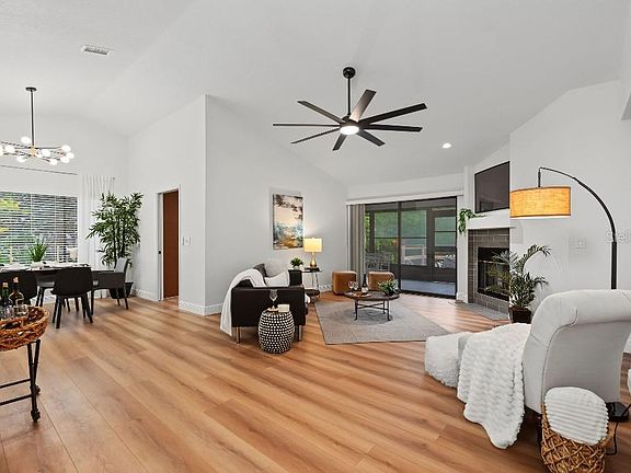 5th image of 3010 LONGBROOKE WAY