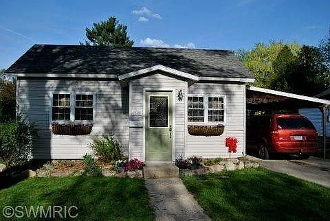 420 Rose Ave photo 1