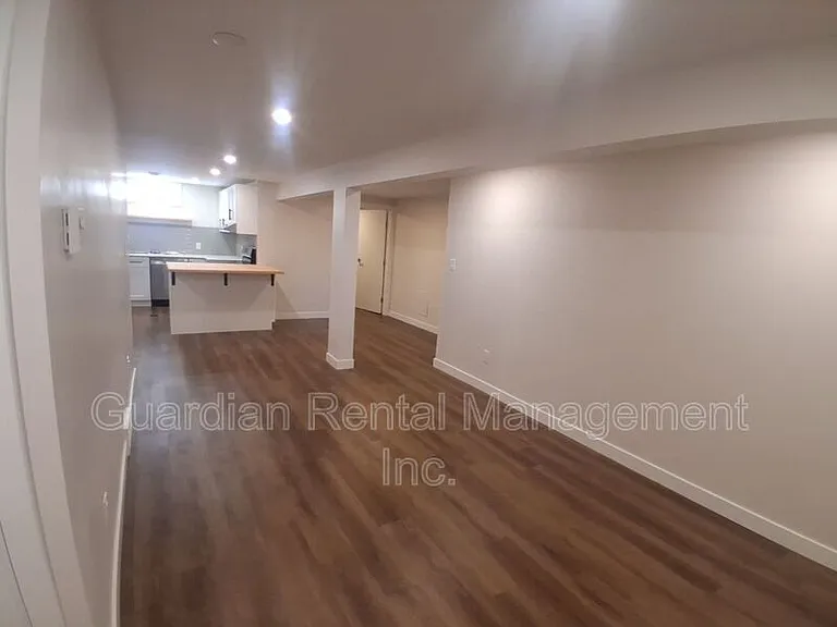 182 Seneca Cres #LOWER — Photo 5