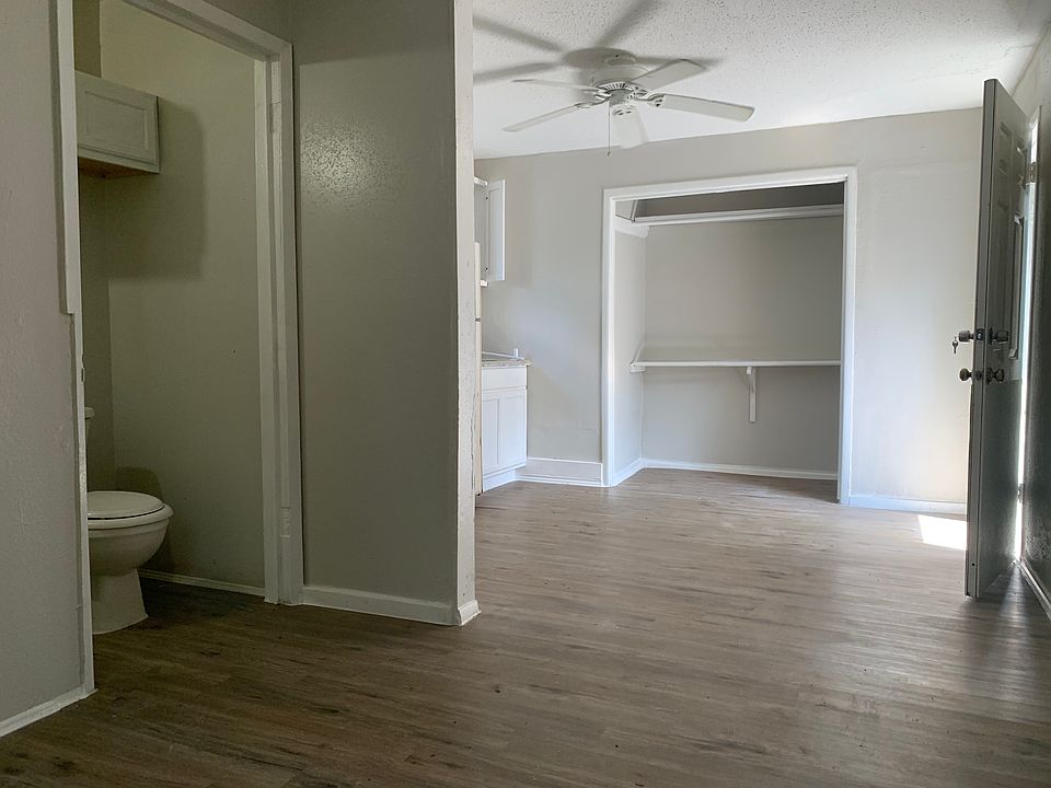 2nd image of 1602 Cresline St #C