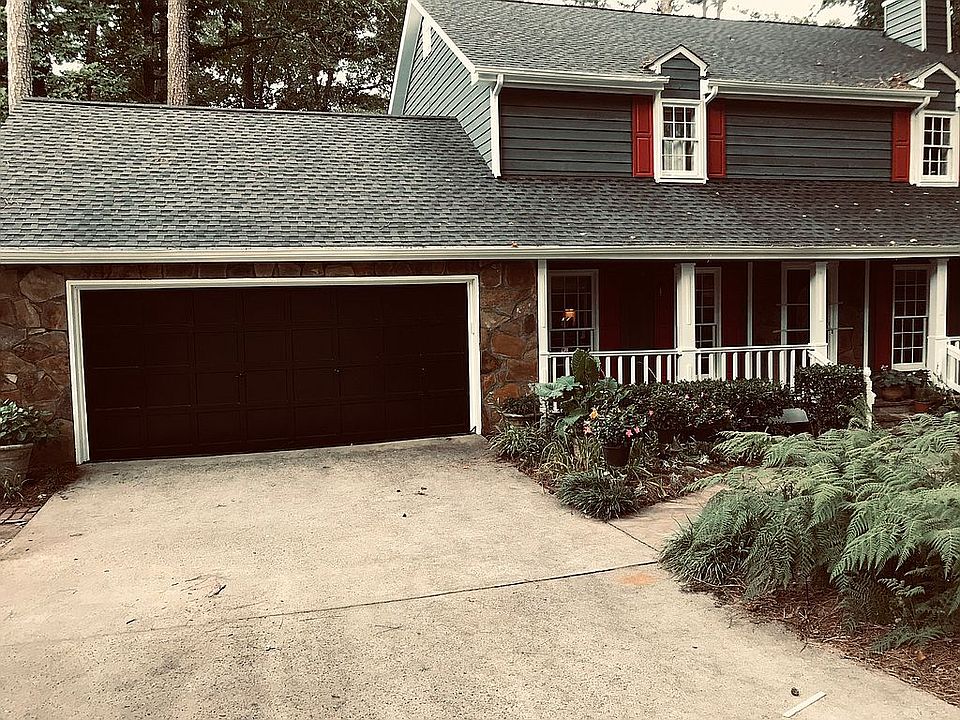 2nd image of 330 Sassafras Rd