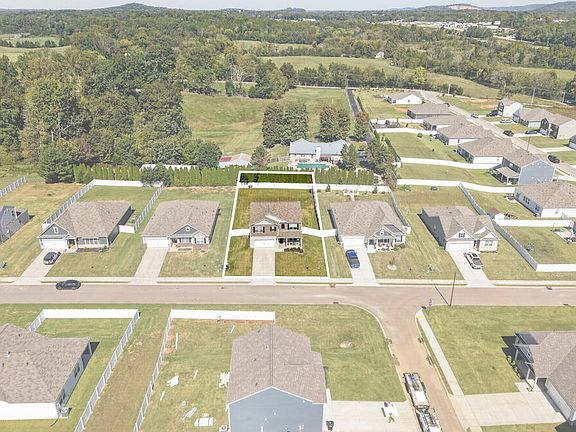 3rd image of 218 Crossgrain Rd