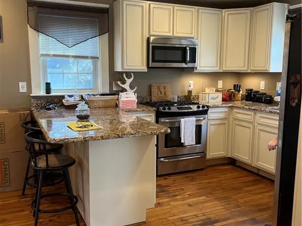 49 Dewey Ave N, Tiverton, RI 02878