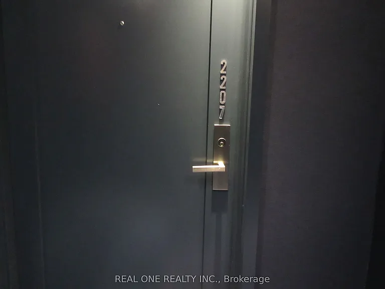 28 Wellesley St E #2207 — Photo 2