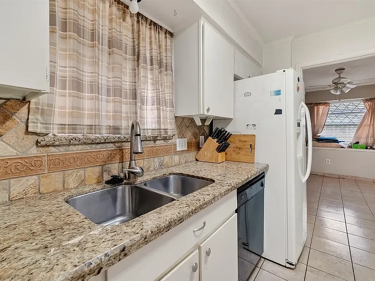 3834 Willow Spring Ln — Photo 14