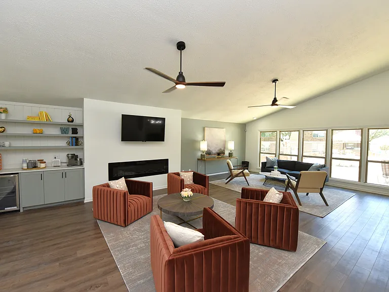 Woodbridge Crossing Apartments — Photo 24