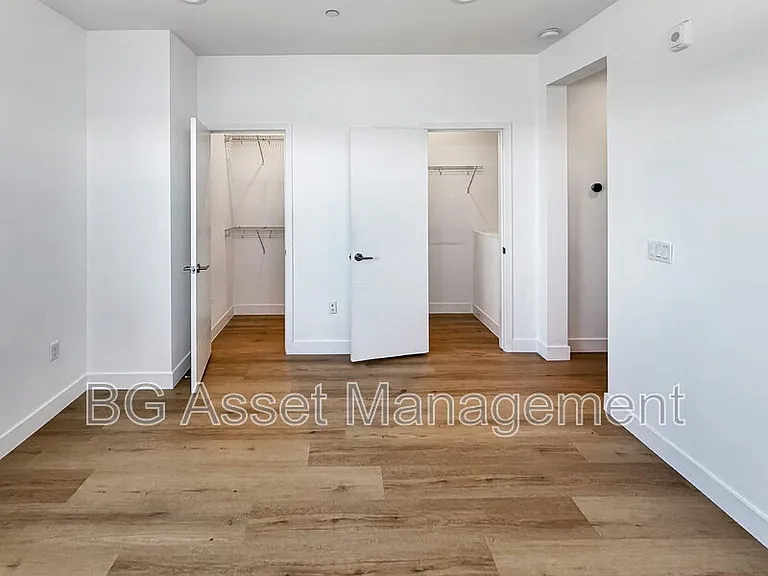 3909 Wattling St — Photo 34