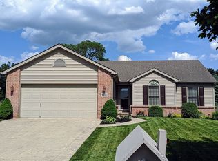 9042 Village Meadows Dr, Temperance, MI 48182