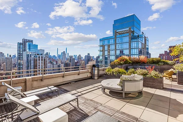 Rented by Greystar | media 12