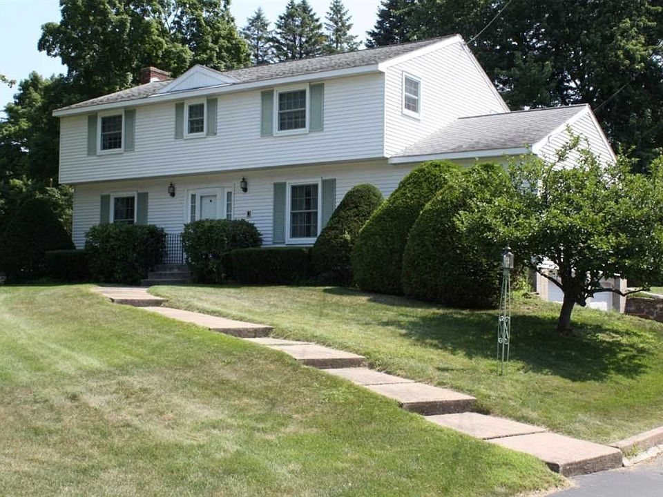 1st image of 14 Marilyn Dr