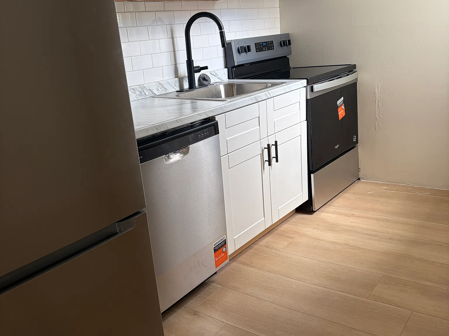 300 Amber St — Photo 2