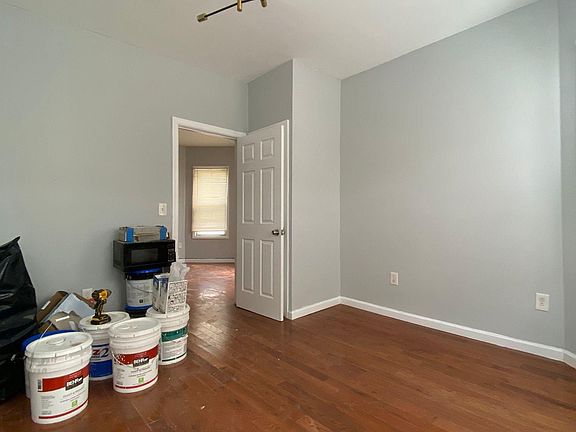 4th image of 890 S 17th St Floor 2