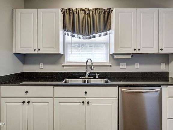 4th image of 3424 Street Dr