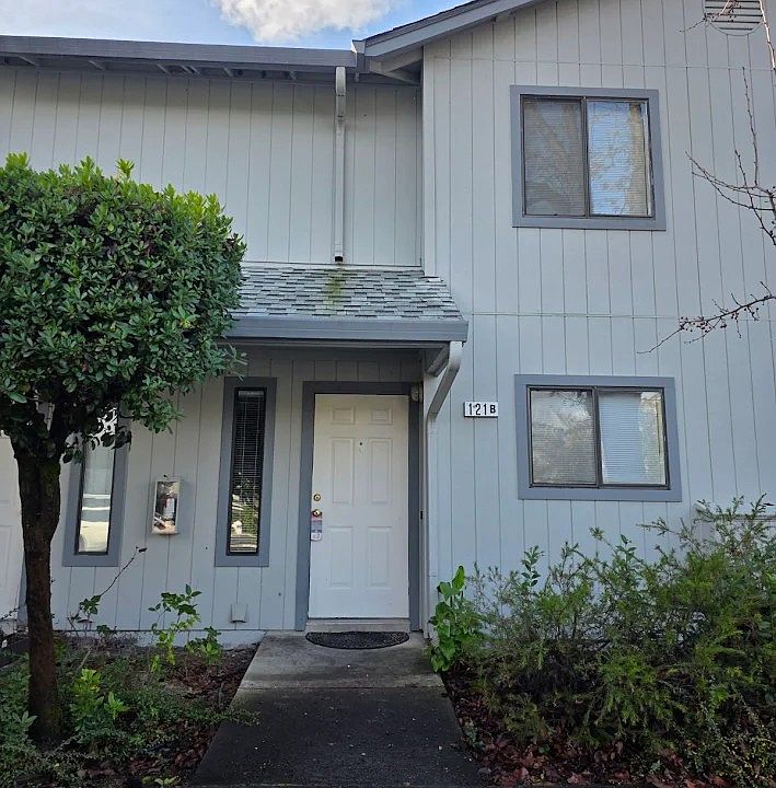 1st image of 121B Elbridge Ave