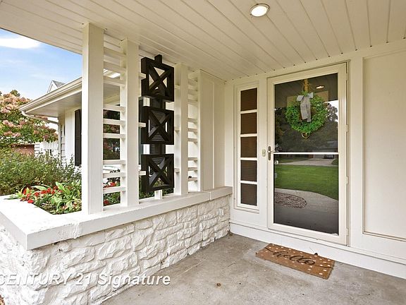 3rd image of 45 Benton Rd